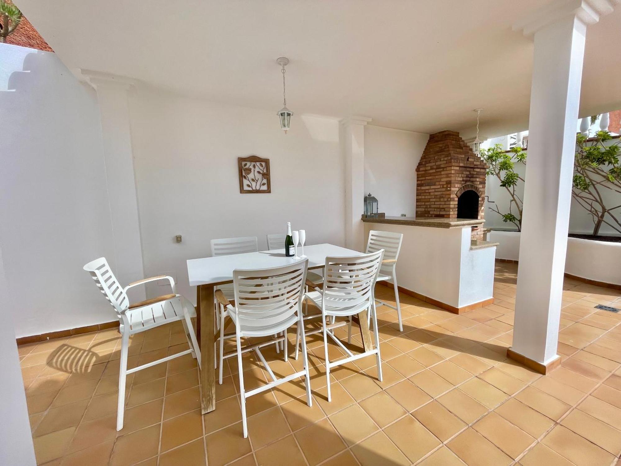 Villa Amorio A Spacious Modern Getaway With A Private Heated Pool & Sea Views 아데제 외부 사진