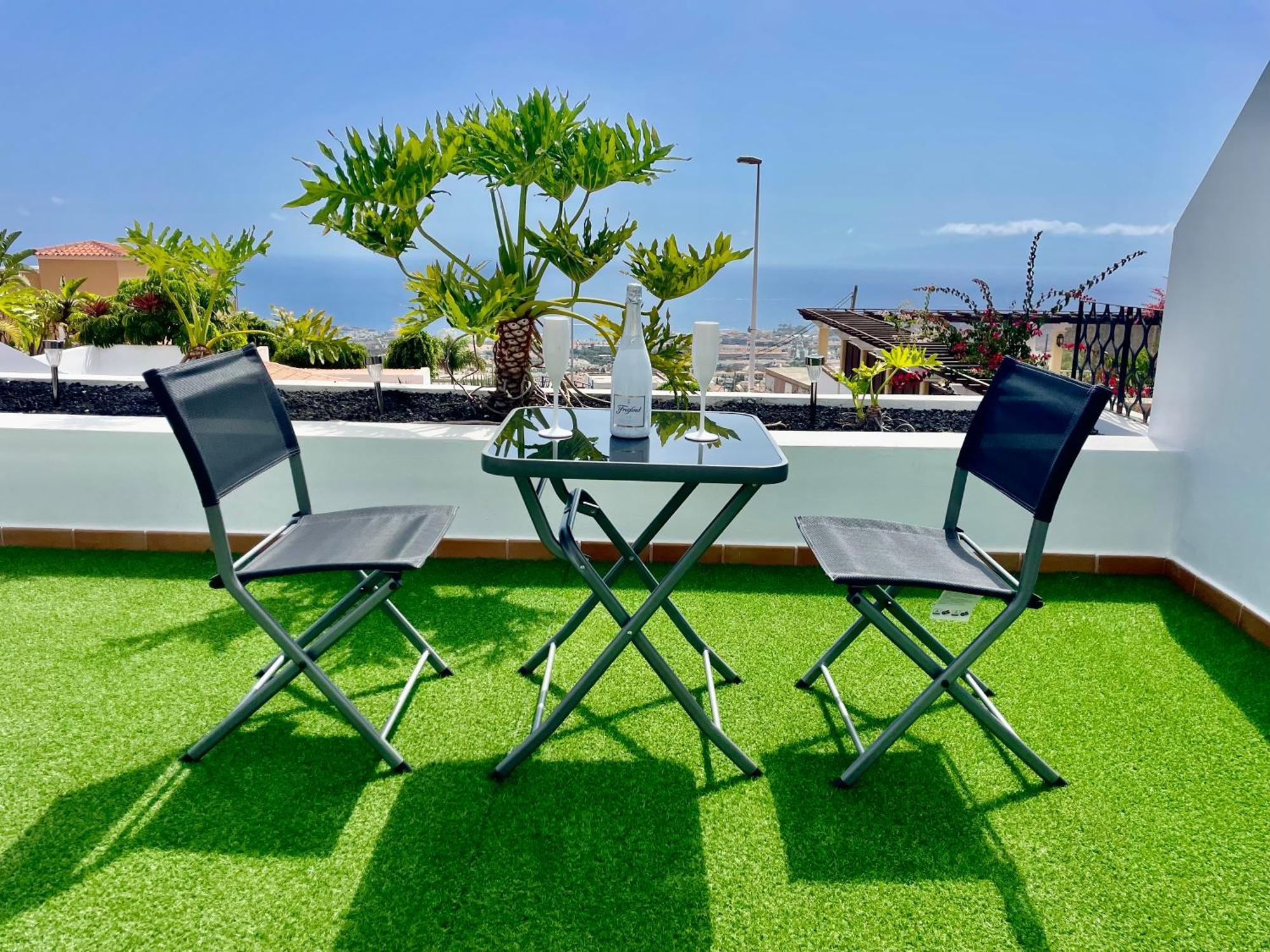 Villa Amorio A Spacious Modern Getaway With A Private Heated Pool & Sea Views 아데제 외부 사진