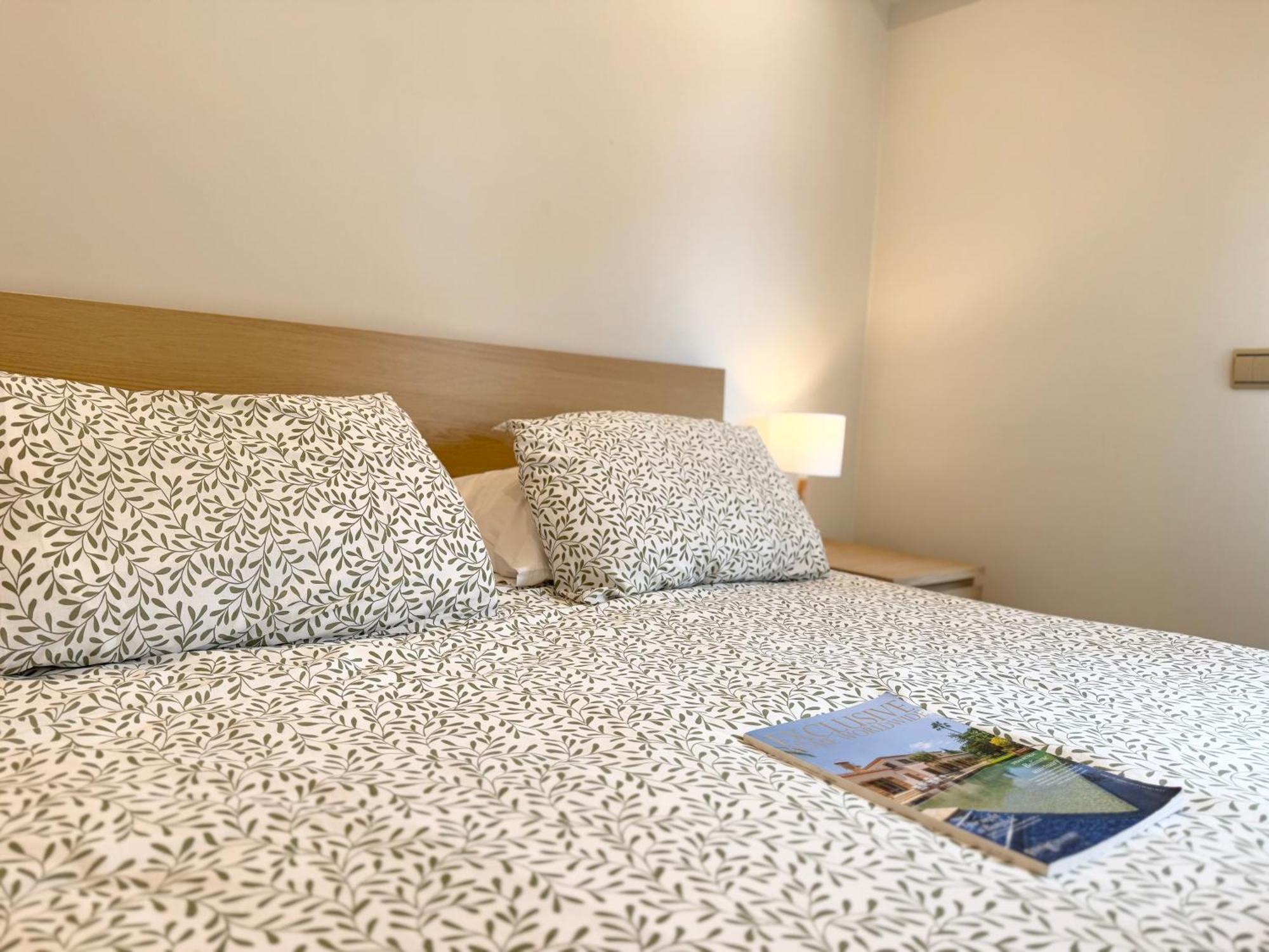 Villa Amorio A Spacious Modern Getaway With A Private Heated Pool & Sea Views 아데제 외부 사진