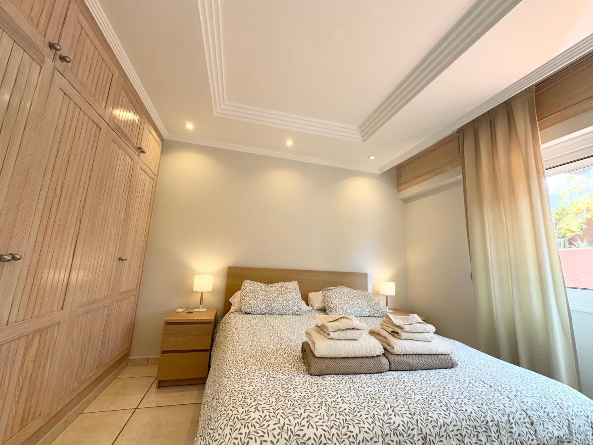 Villa Amorio A Spacious Modern Getaway With A Private Heated Pool & Sea Views 아데제 외부 사진