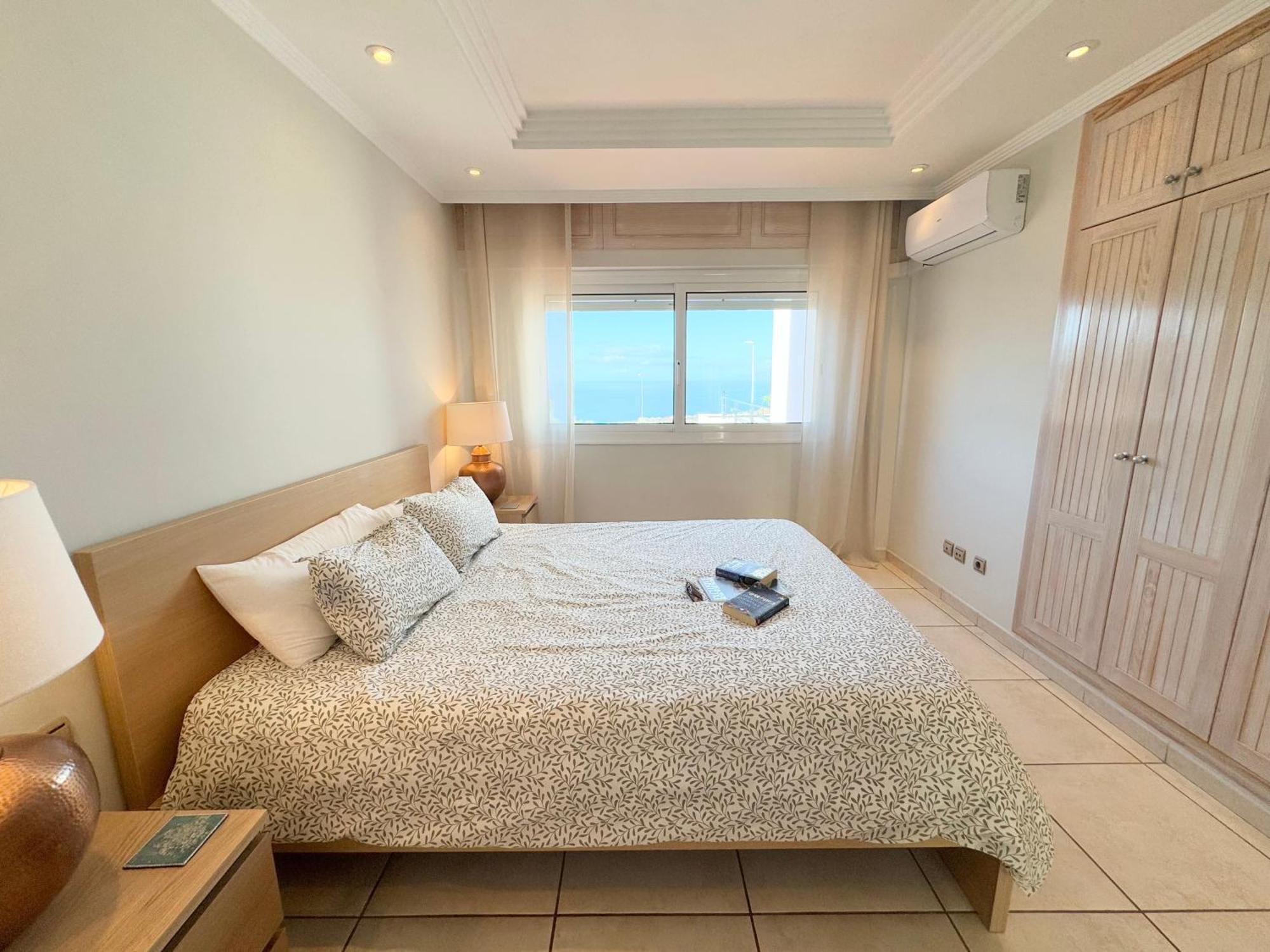 Villa Amorio A Spacious Modern Getaway With A Private Heated Pool & Sea Views 아데제 외부 사진