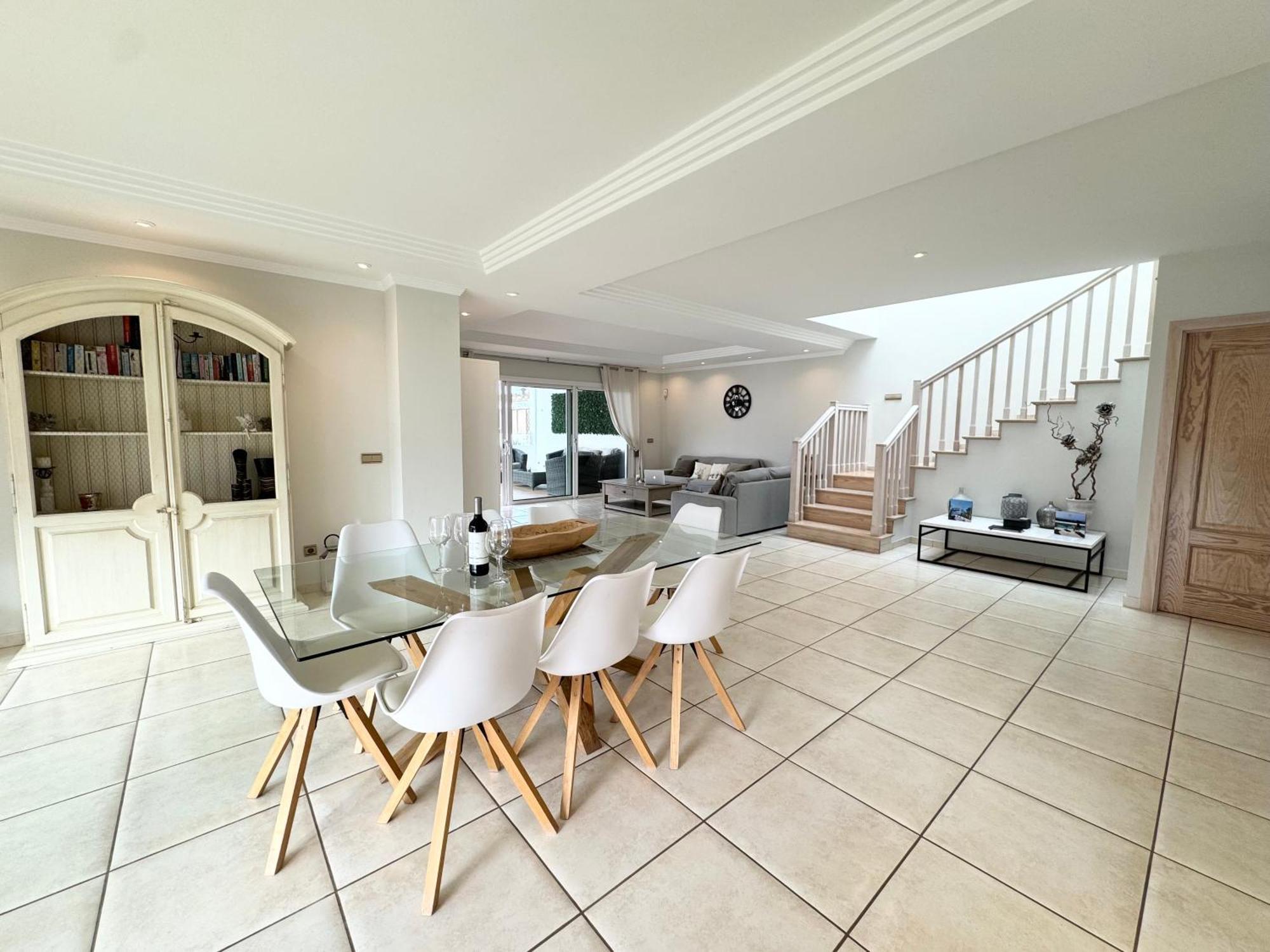Villa Amorio A Spacious Modern Getaway With A Private Heated Pool & Sea Views 아데제 외부 사진